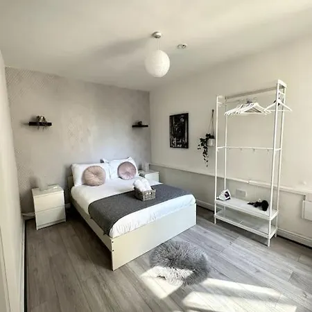 Stunning 2-Bed Apt Near Central London. Exterior photo