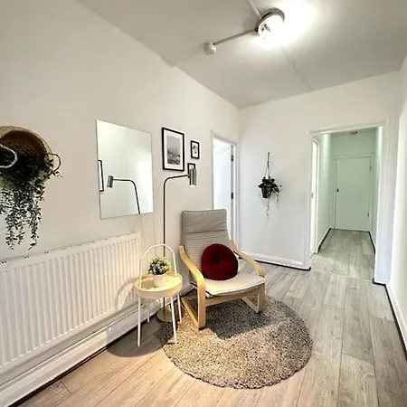 Stunning 2-Bed Apt Near Central London. Exterior photo