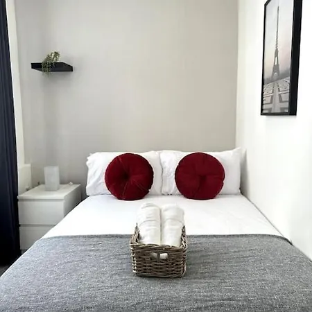 Stunning 2-Bed Apt Near Central London. Exterior photo