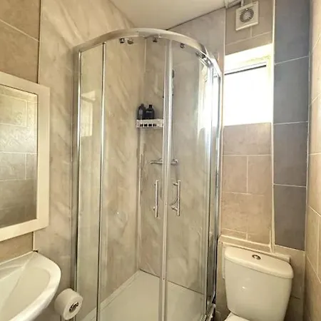 Stunning 2-Bed Apt Near Central London. Exterior photo