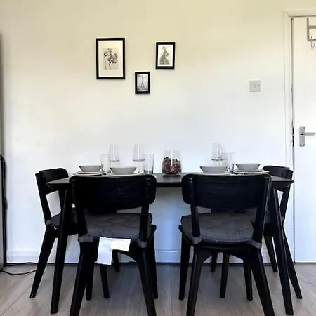 Stunning 2-Bed Apt Near Central London. Exterior photo