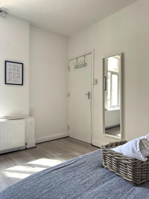 Stunning 2-bed Near London. Appartamento *