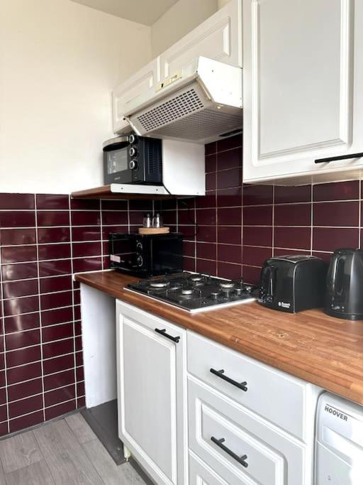 Stunning 2-bed Near London. Appartamento *