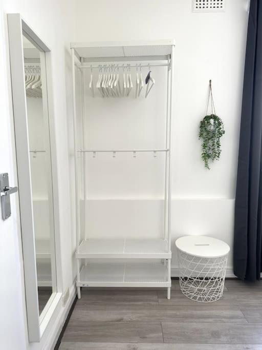 Stunning 2-bed Near London. Appartamento *